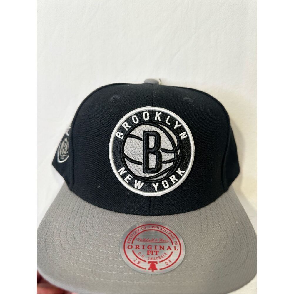 Mitchell & Ness Brooklyn Nets NBA Black & Grey embroidered SnapBack hat